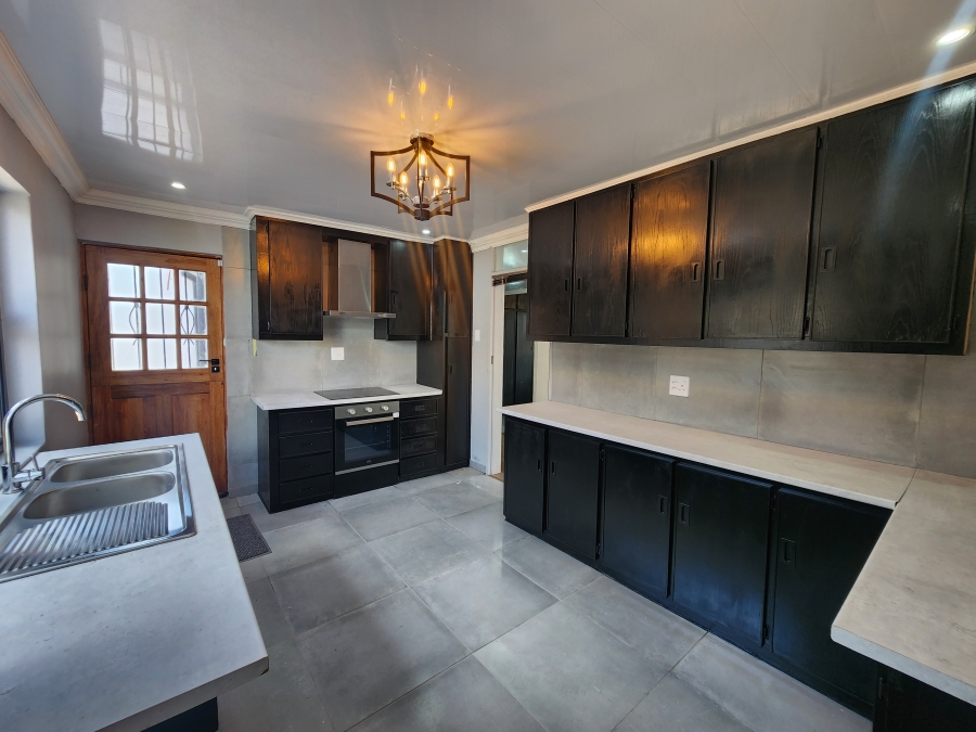 To Let 3 Bedroom Property for Rent in Riebeeckstad Free State